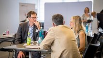 Dr. Jörg Weingarten (Deutscher Gewerkschaftsbund NRW), Timm Helten-Hildwein (unternehmer nrw / METALL NRW), Mareike Richter (DGB NRW) Dr. Jörg Weingarten (Deutscher Gewerkschaftsbund NRW), Timm Helten-Hildwein (unternehmer nrw / METALL NRW) und Mareike Richter (DGB NRW) im Gespräch