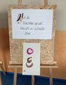 Schreibübungen Kalligraphieprojekt (Rostock) Die Redewendung "Wer die Wahrheit spricht, braucht ein schnelles Pferd" in Schönschrift auf einer Staffelei