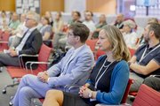 Christoph Beyer, Leiter LVR Inklusionsamt und Anja Hultsch, Leiterin Servicezentren GuT NRW der faw Foto in den Zuschauerraum u. a. mit Christoph Beyer, Leiter LVR Inklusionsamt und Anja Hultsch, Leiterin Servicezentren GuT NRW der faw