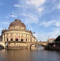 Foto: Blick vom Fluss auf das Bode-Museum in Berlin