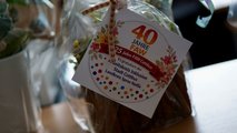 40 Jahre faw und 25 Jahre faw in Cottbus Detailaufnahme eines der Präsents samt Glückwunschkarte zum 25 jährigen Jubiläum.