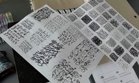 Schreibübungen Kalligraphieprojekt (Jena) Buchstaben in Schönschrift und geschwungene Linien auf Papier