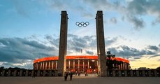 Abschied vom B2Run Berlin und vom Berliner Olympiastadion Foto: Das Berliner Olympiastadion beleuchtet und in der Abendsonne