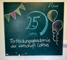 40 Jahre faw und 25 Jahre faw in Cottbus Foto vom Tag der offenen Tür. Zu sehen ist die gestaltete Tafel zum 25 jährigen Jubiläum der faw Cottbus.