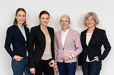 Gruppenfoto: vier Ansprechpartnerinnen des BIHA-Teams