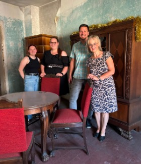 Paul-Gustavus-Haus Altenburg T. Schaufuß, M. Köhler und die beiden Teilnehmerinnen des Projektes bei der Führung durch das Paul-Gustavus-Haus Altenburg