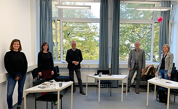 Gruppenfoto von fünf Personen beim Projektauftakt von CoVaRe in Köln.