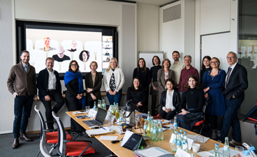 Mitarbeitende des Projekts „Vorbildlich in Führung gehen!“ beim Beiratstreffen in Köln