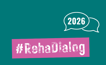Grafik mit zwei Sprechblasen und dem Jahr 2026 darin, darunter der Text "#RehaDialog"